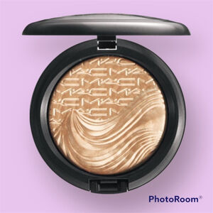 MAC Cosmetics Whisper of Gilt Extra Dimension Skinfinish Highlighter
